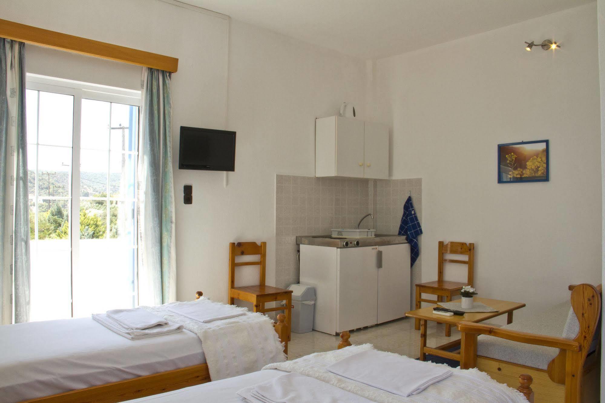 Blue Dolphin Studios&apartment Apartahotel Vagia (Aegina)